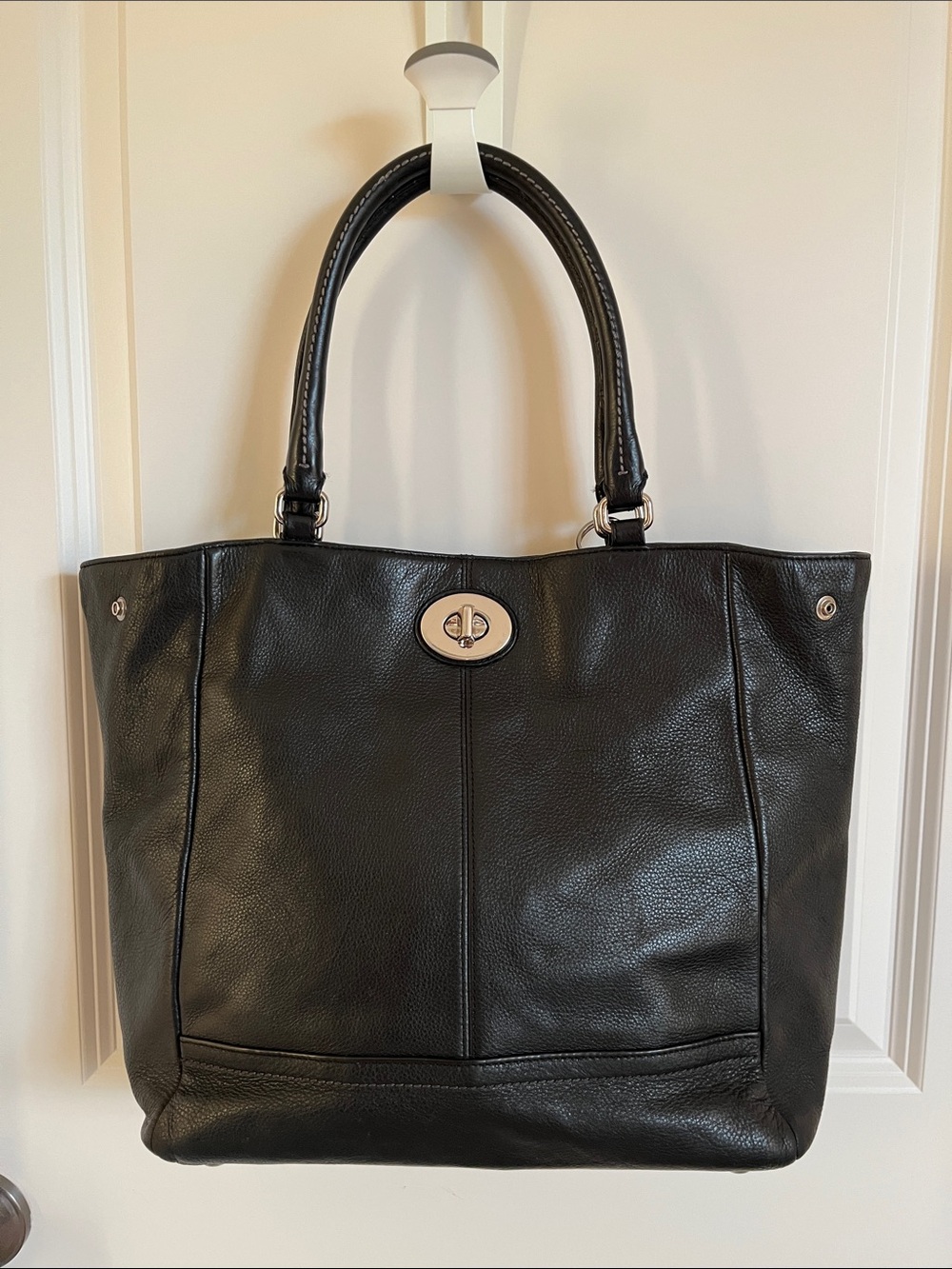 Coach Black Leather Carryall ( Style F23281 )